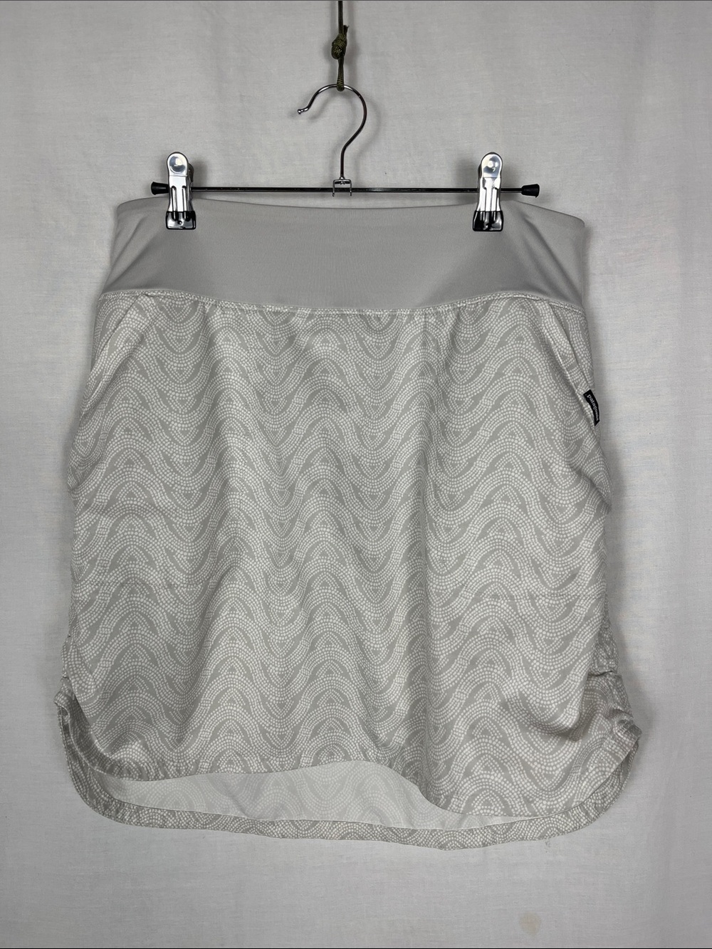Patagonia Gray and White Women's Tech Fishing Skort Skirt